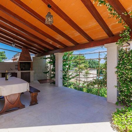 Stylish Flats With Two Bedrooms In Premantura Exterior photo