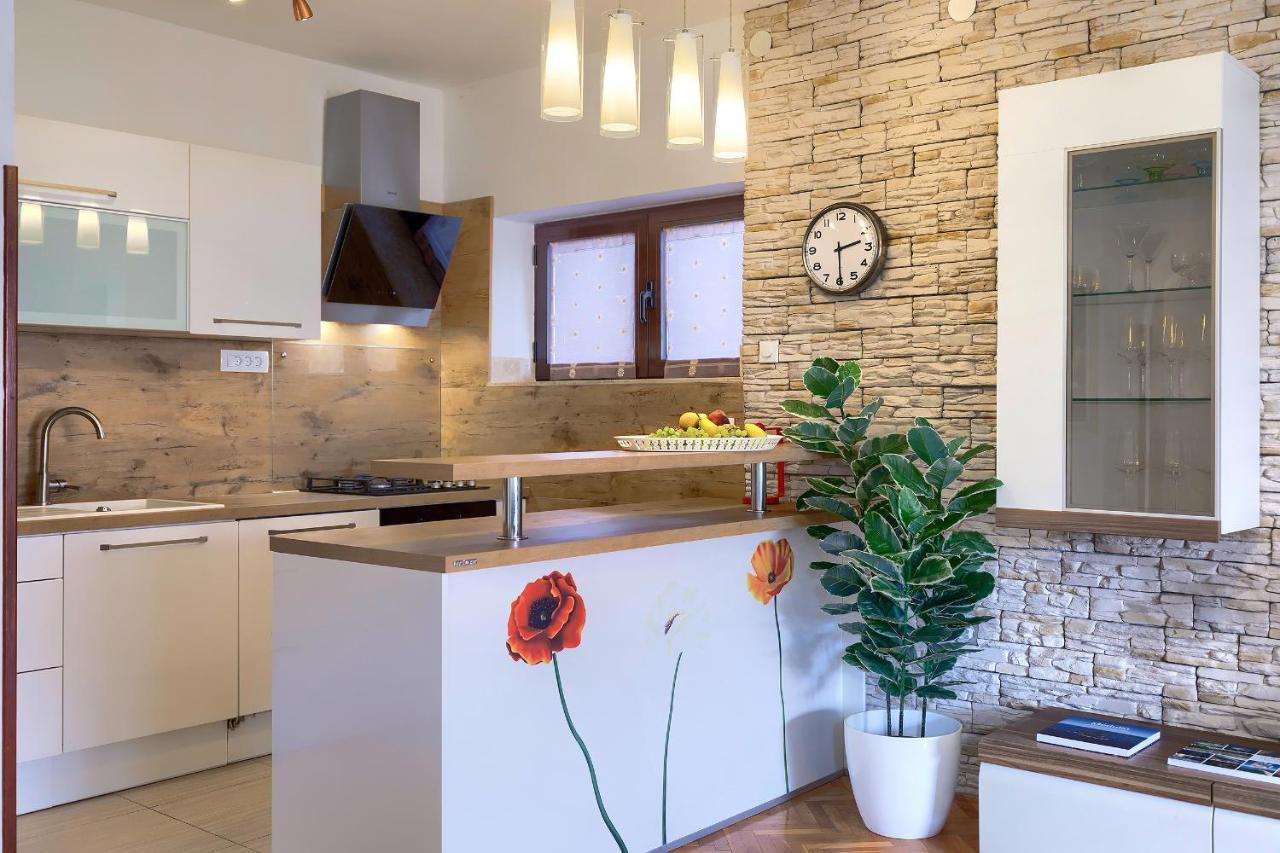 Stylish Flats With Two Bedrooms In Premantura Exterior photo