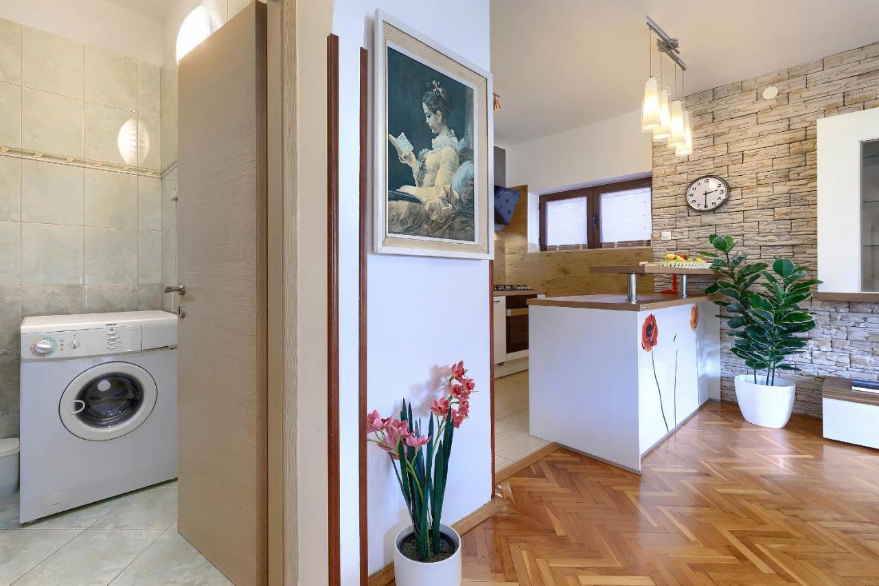 Stylish Flats With Two Bedrooms In Premantura Exterior photo