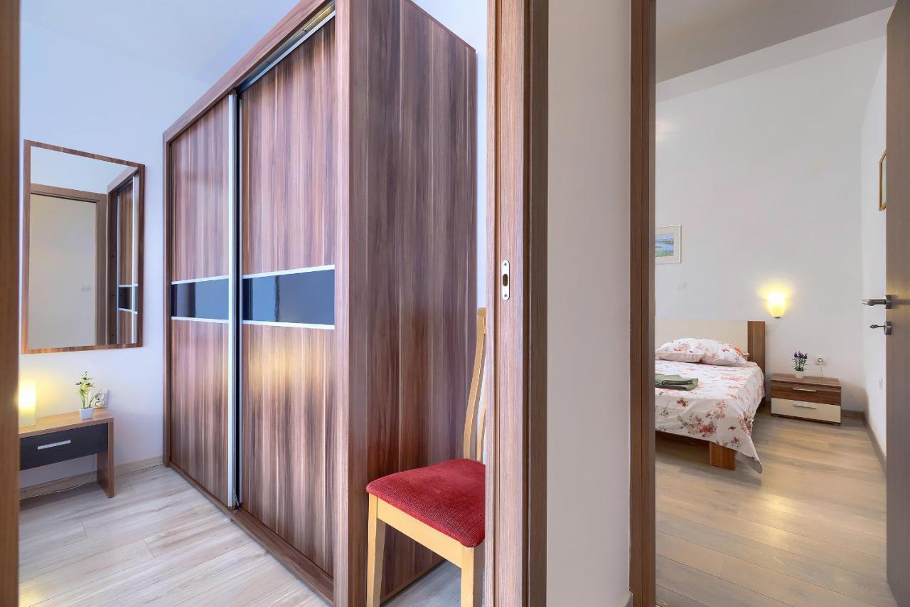 Stylish Flats With Two Bedrooms In Premantura Exterior photo